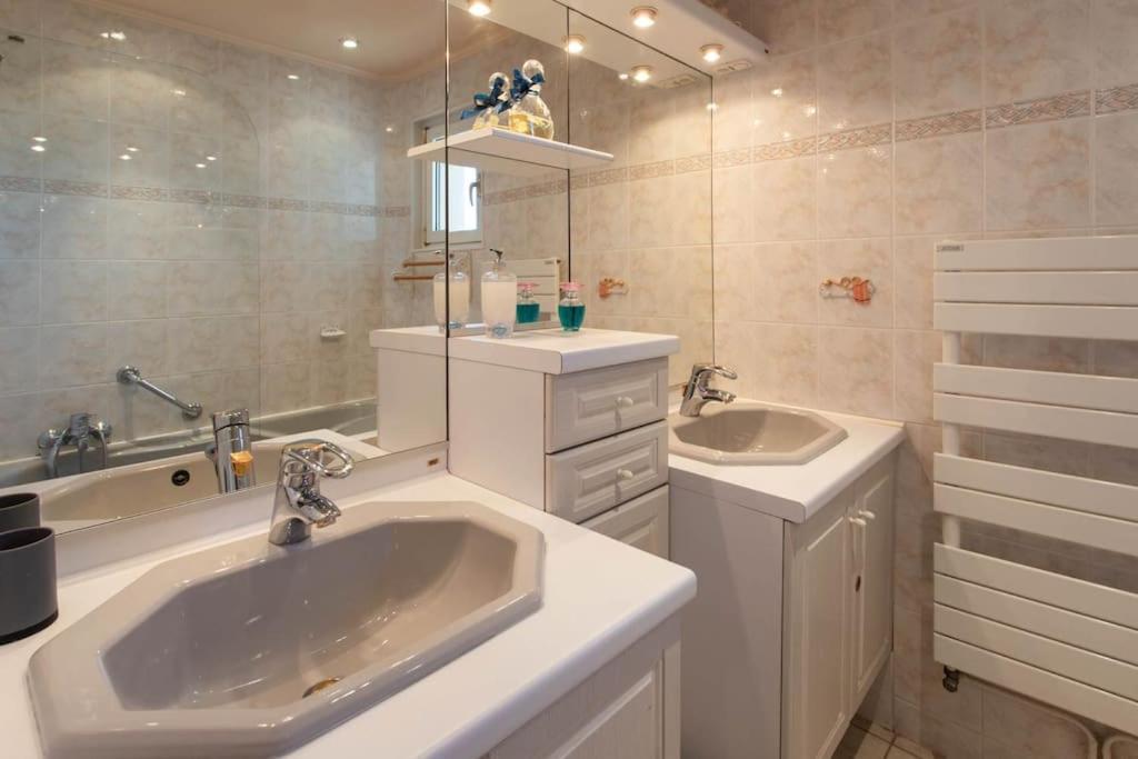 A6- 2 Bdr Incredible Sea View - Ac, Garage & Terrace Apartment Антиб Екстериор снимка
